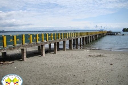Turistas y nativos disfrutaron de las bellezas naturales que ofrece Buenaventura en su zona de playa y carretera