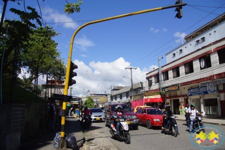 Semáforo a punto de ocasionar una tragedia