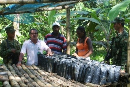LA ARMADA NACIONAL SIEMBRA FUTURO EN DOS VEREDAS DE BUENAVENTURA