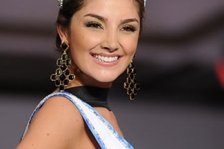 La Señorita Valle es la representante de Versalles