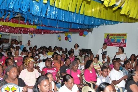 Luego de inaugurar su sede política, la aspirante al Concejo Teresa de Jesús Guanga invita a las reuniones a sus simpatizantes