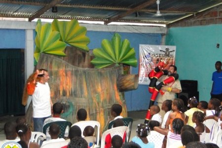 Hidropacífico le cumplió a los niños de San Cipriano en su mes