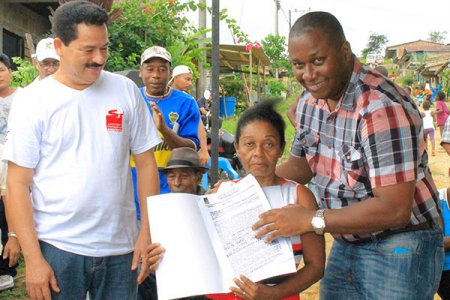 140 familias desplazadas de Buenaventura ya cuentan con casa propia