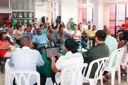 Transportadores públicos abortan cese de actividades en Buenaventura