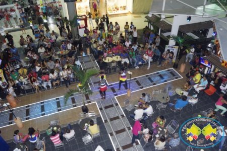 Viva Buenaventura abrió su temporada de descuentos con desfile de modas