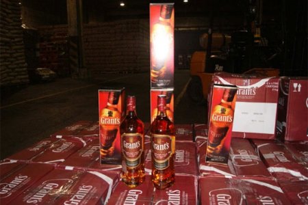 Dian aprehende millonario cargamento de whisky de contrabando