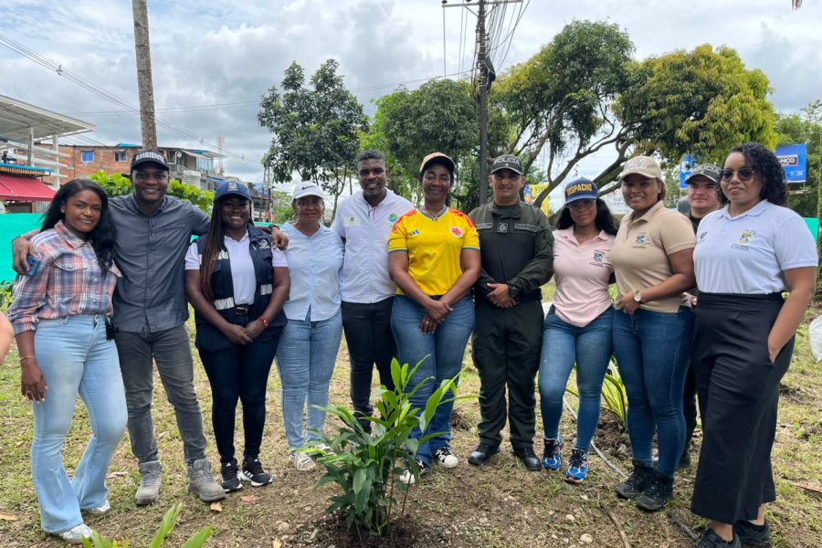 Se impulsa jornada de reforestación en el corredor ambiental sobre la avenida Simón Bolívar a la altura del barrio Bellavista en Buenaventura