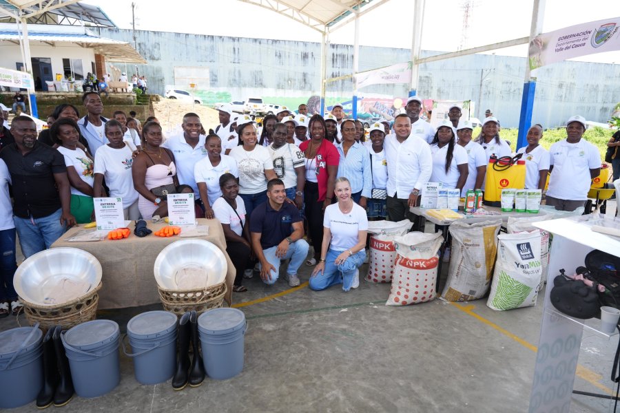 90 familias agrícolas de Buenaventura reciben insumos y herramientas para fortalecer la producción rural