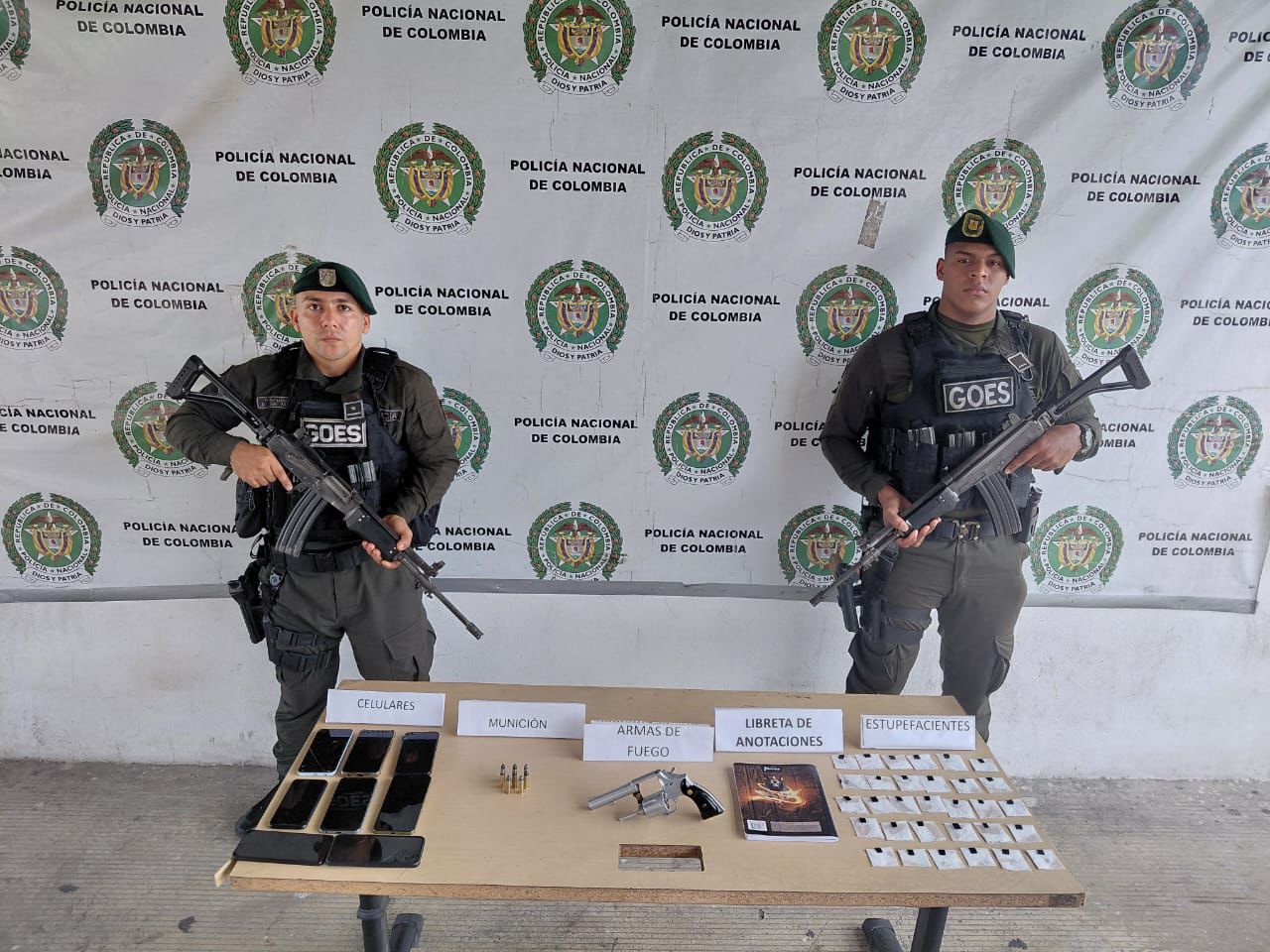 Policía incauta arma de fuego, celulares y estupefacientes en allanamiento en zona rural de Buenaventura