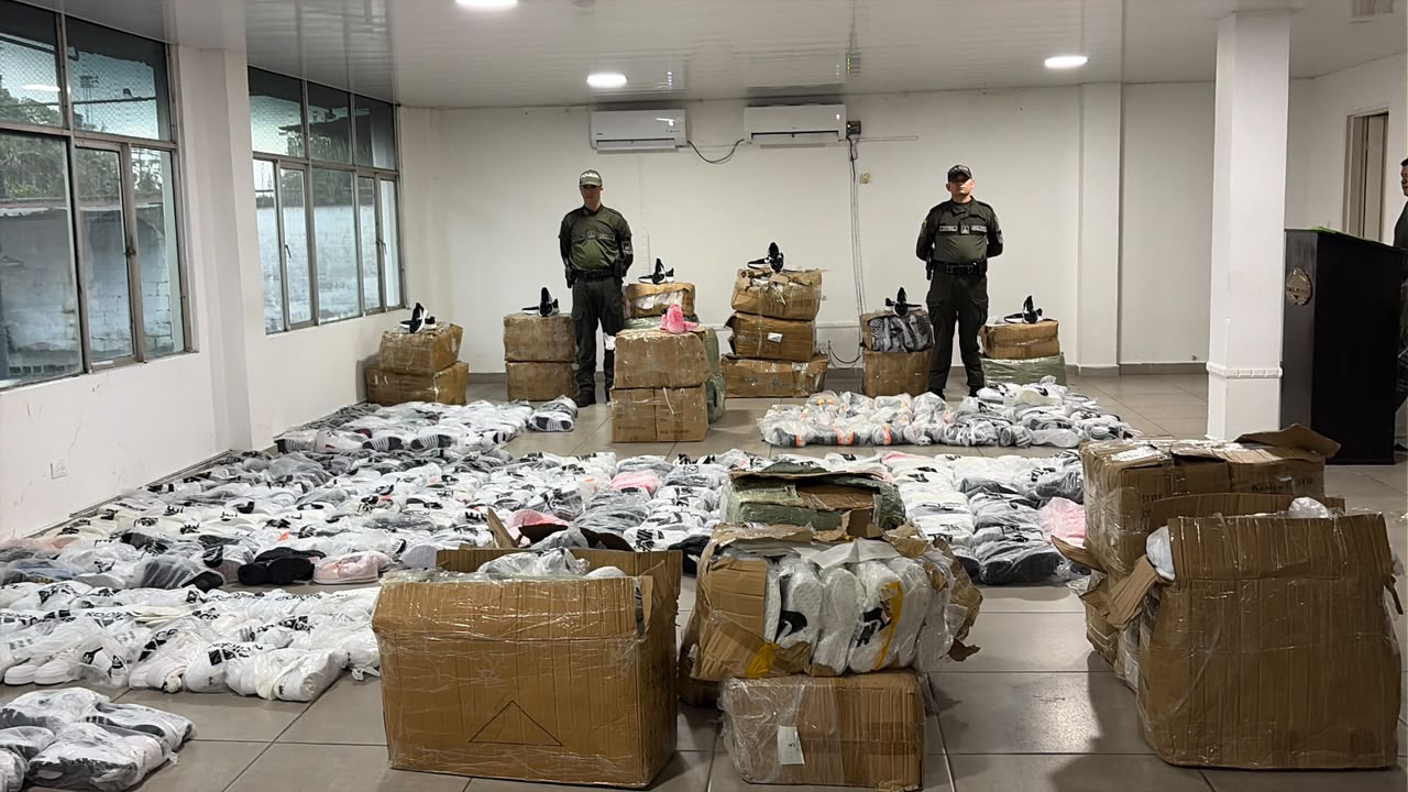 La Policía aprehendió más de 226 toneladas de acero y 760 pares de calzado de contrabando en Buenaventura