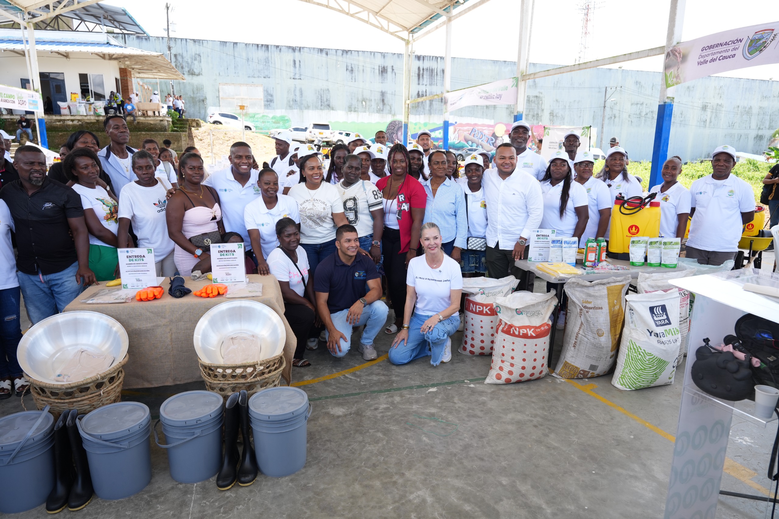 90 familias agrícolas de Buenaventura reciben insumos y herramientas para fortalecer la producción rural