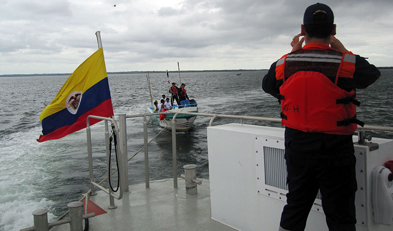 Armada Nacional rescata cuatro pescadores ecuatorianos luego de permanecer 48 horas a la deriva en el pacífico colombiano