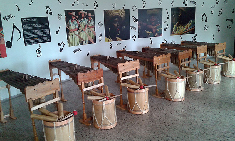 El programa “Después de Clases”, entregó kit de instrumentos musicales del pacífico a seis agrupaciones infantiles y juveniles