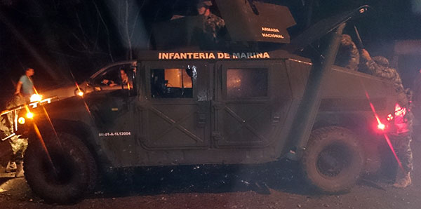Infantes de Marina rescatan a dos mujeres que habían caído a un barranco en Zacarías sobre el río Dagua
