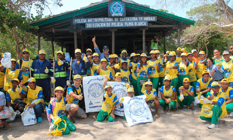 La Fundación Eduardo&ntilde;o sigue creando Conciencia Azul en Colombia con limpieza de playas en Juanchaco