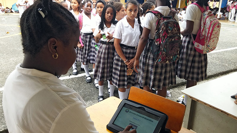 Con voto electrónico los estudiantes de San Vicente eligieron al contralor escolar