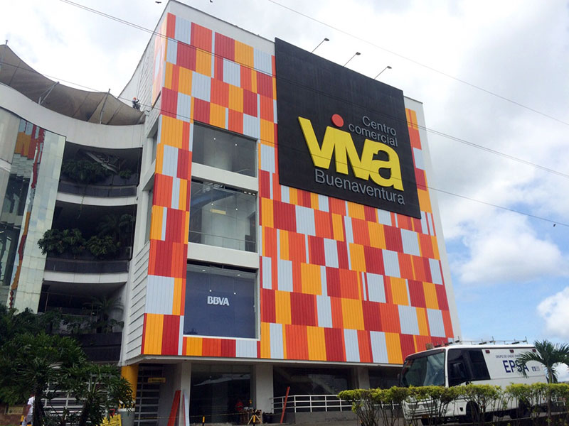 El Centro Comercial Viva Buenaventura renueva su fachada