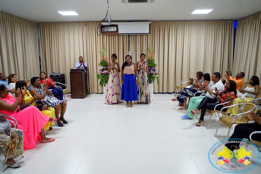 La dise&ntilde;adora de modas Damaris D'Moreno presentó su colección