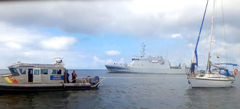 Armada Nacional rescata velero a la deriva en aguas del pacífico
