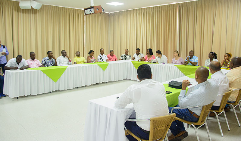 Dilian Francisca Toro se reunió en Buenaventura con candidato a la alcaldía, concejales y aspirantes a las JAL