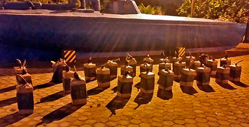 Armada Nacional intercepta motonave cargada con más de media tonelada de cocaína en aguas del pacífico colombiano