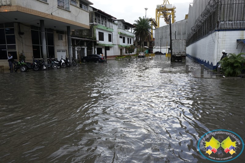 Buena parte del centro de Buenaventura se inundó por fuerte aguacero