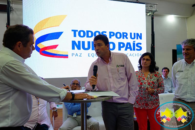 Gobierno Santos suscribe tres contratos de obra para la segunda calzada entre Buga y Buenaventura