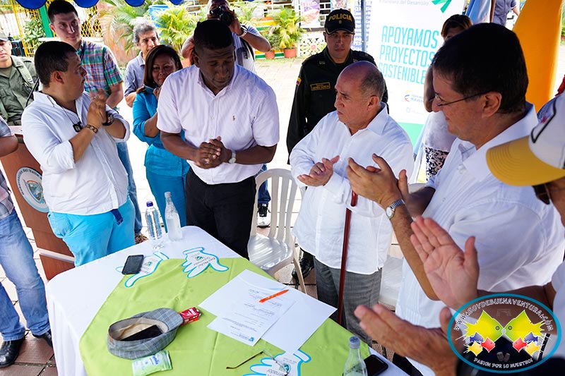 Gobernador del Valle puso la primera piedra del Malecón Bahía de la Cruz en Buenaventura