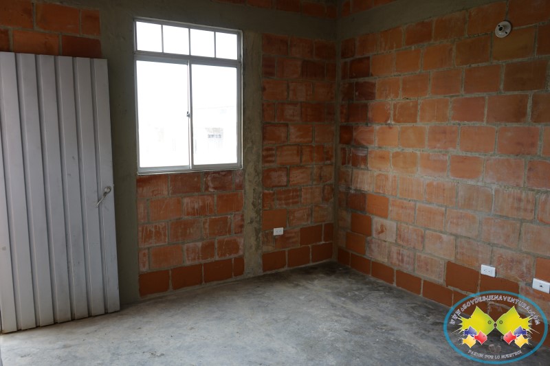 La comunidad está pagando papelería de un proyecto de vivienda que es una estafa