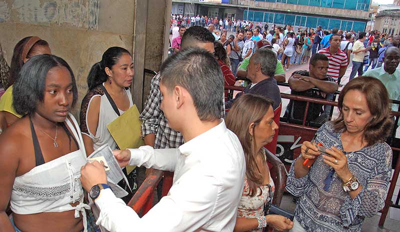 Delegados de la Cancillería visitaron instalaciones de la oficina de pasaportes