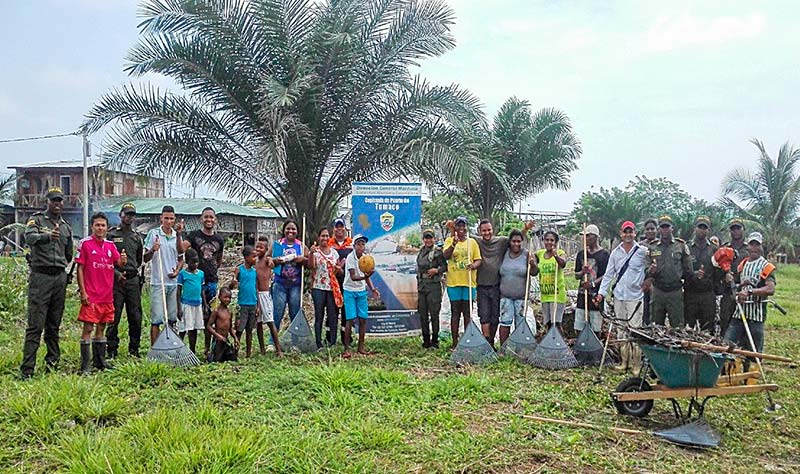 Dimar participó en jornada de limpieza en playa del Bajito Tumaco