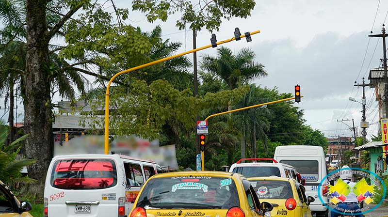 Conductores de vehículos piden que se instale nuevamente la semaforización en la avenida Simón Bolívar