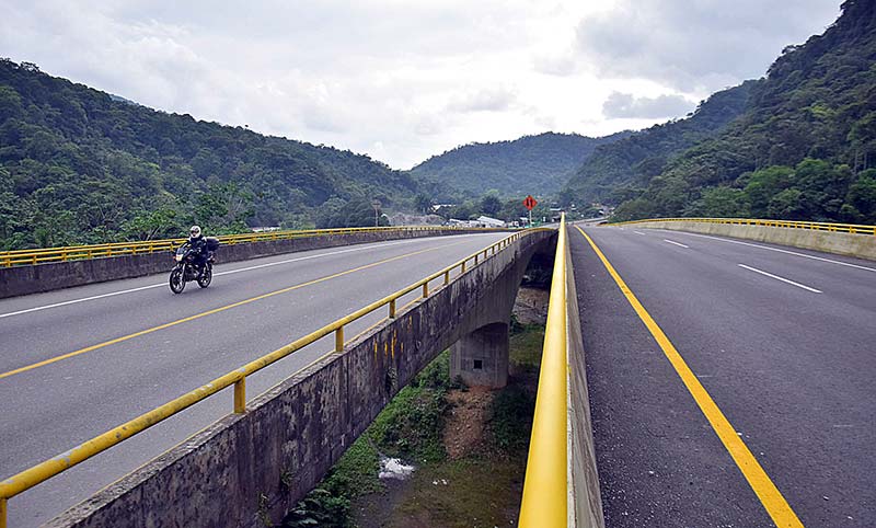 Vicepresidente Vargas Lleras inauguró dos viaductos en tramo de 4,5 kilómetros de doble calzada en la vía Buenaventura - Buga