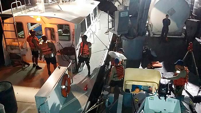 Llegó el ARC Golfo de Tribugá de la Armada Nacional con ayuda humanitaria para Ecuador