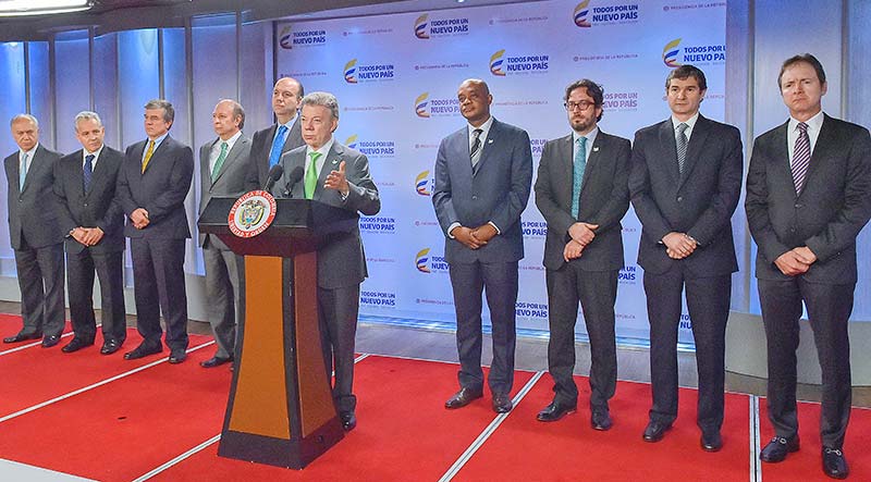 Gremios y Gobierno se unen para regular el uso de bolsas plásticas