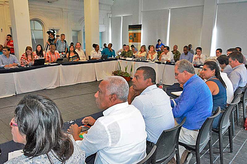 Ante la emergencia que enfrenta Buenaventura por el suministro del agua, la Gobernación del Valle apoyará con cinco carrotanques