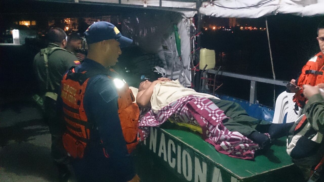 La Armada Nacional evacuó dos personas con problemas de salud en Bazán La Bocana