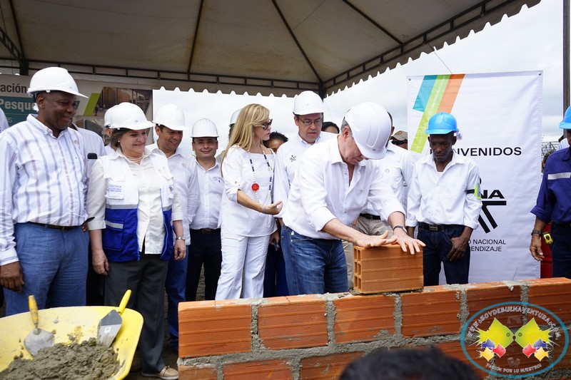 Presidente Santos colocó de forma simbólica la primera piedra de la construcción de la nueva sede del Sena en Buenaventura