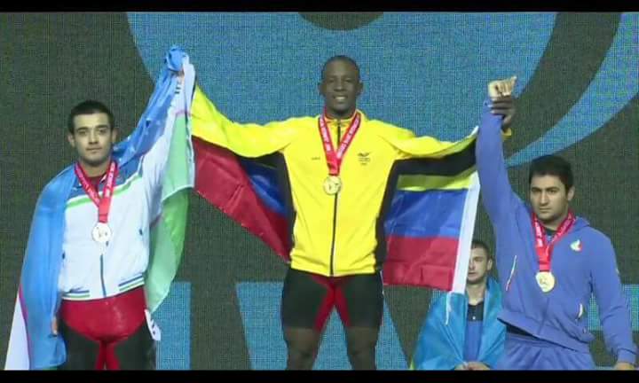 El bonaverense Lesman Paredes, se consagró campeón mundial juvenil en levantamiento de pesas