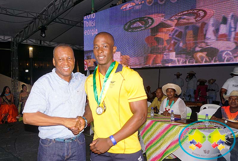 Alcaldía Distrital realizó homenaje al campeón mundial de levantamiento de pesas