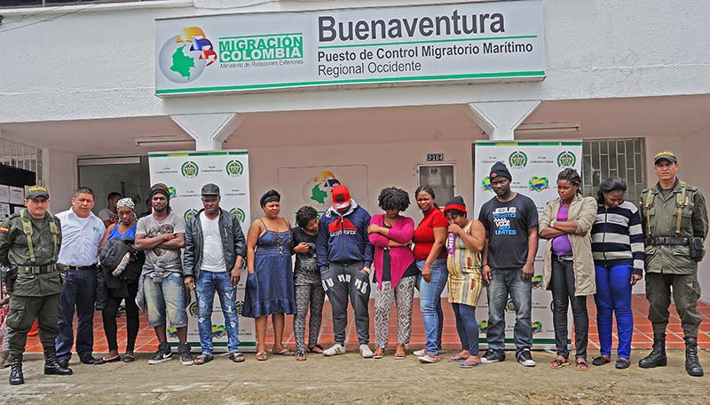 La Policía aprehendió en Buenaventura a 25 inmigrantes que llegaron de manera ilegal al país
