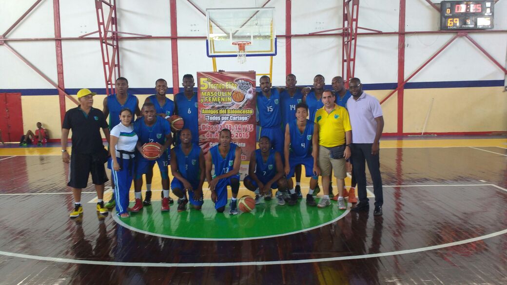 El equipo de baloncesto de la Unipacífico es nuevamente campeón