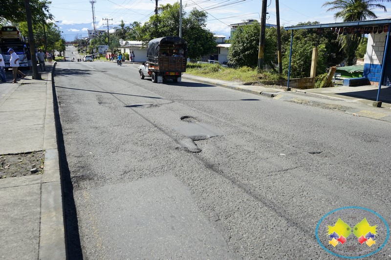 Se realizó recorrido por la avenida Simón Bolívar para determinar la cantidad de mezcla asfáltica necesaria para el reparcheo