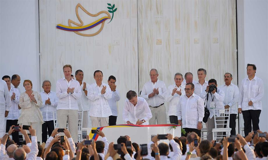 La paz germina YA!, expresó el Presidente Santos tras la firma del Acuerdo Final