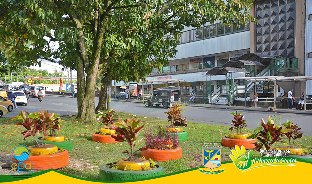 El EPA recibió jardín creado con residuos sólidos en el separador frente al Centro Comercial Bellavista