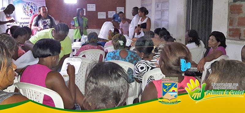Vendedoras de mariscos de la plazoleta del barrio  Juan 23 reciben capacitación en manejo de residuos orgánicos e inorgánicos