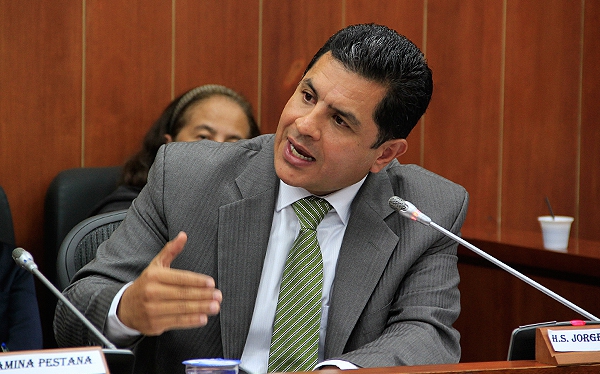Atún Van Camp's debe explicar por qué exporta atún sin mercurio y vende el contaminado en Colombia: senador Jorge Iván Ospina