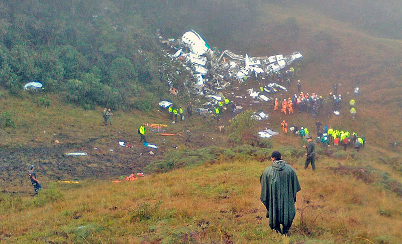 Tragedia del avión que transportaba al Chapecoense nos enluta, expresa el Presidente Santos