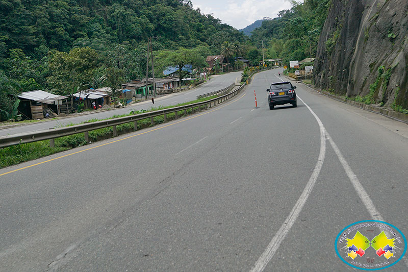 A revisión mantenimiento de la malla vial del Valle en recorrido de Invías con la gobernadora