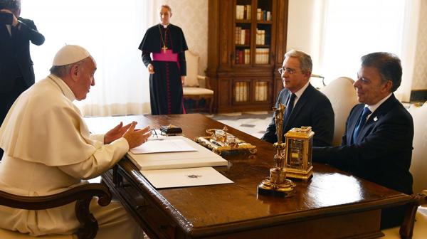 El Papa recibió al presidente de Colombia Juan Manuel Santos Calderón y al ex presidente, el senador Álvaro Uribe Vélez